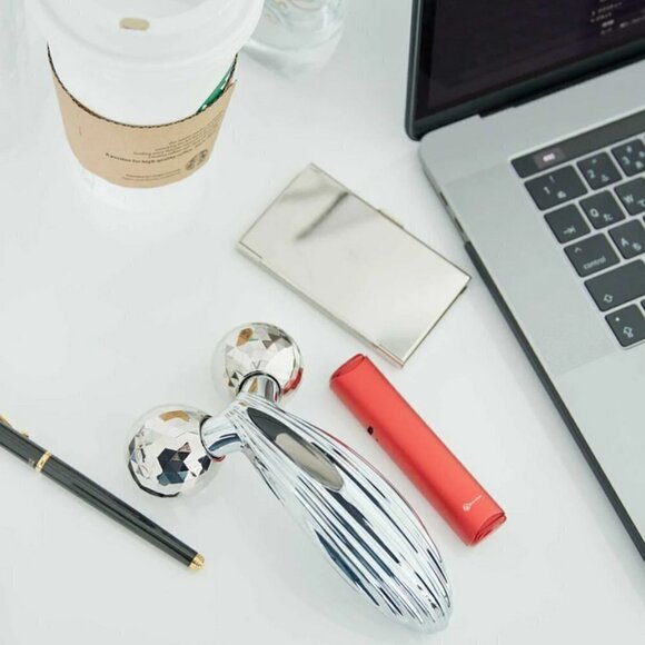 💕REFA💕 ReFa Carat Ray ~ New in Box Tighten Tone Roller Face Body - Picture 3 of 16